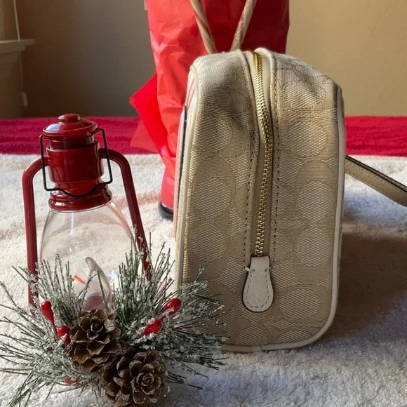 🎄 COACH DEMPSEY BOXY COSMETIC CASE 🎄 - Picture 8 of 16